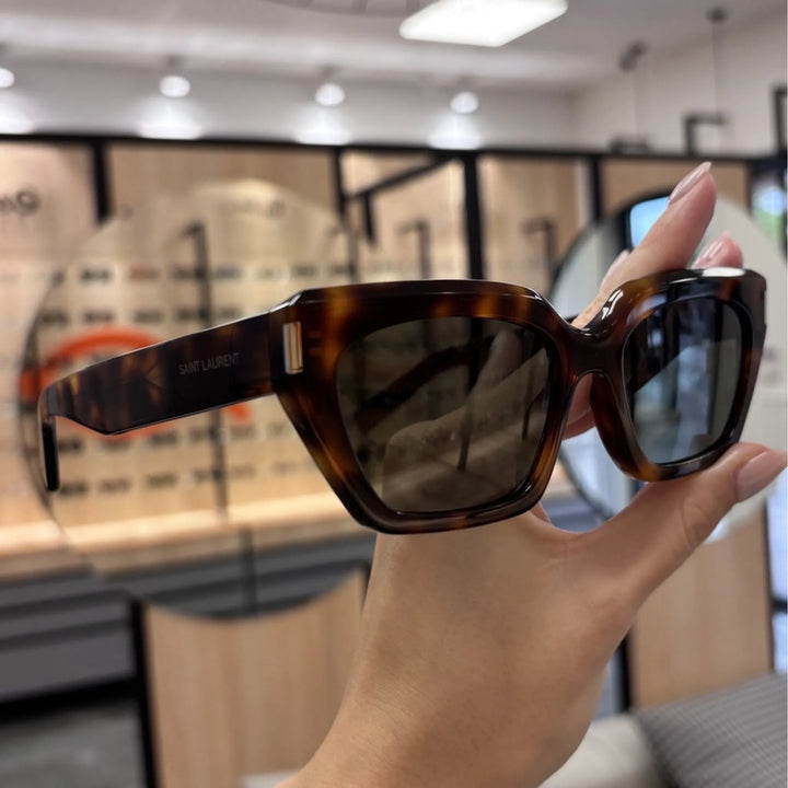 Yves Saint Laurent - YSL